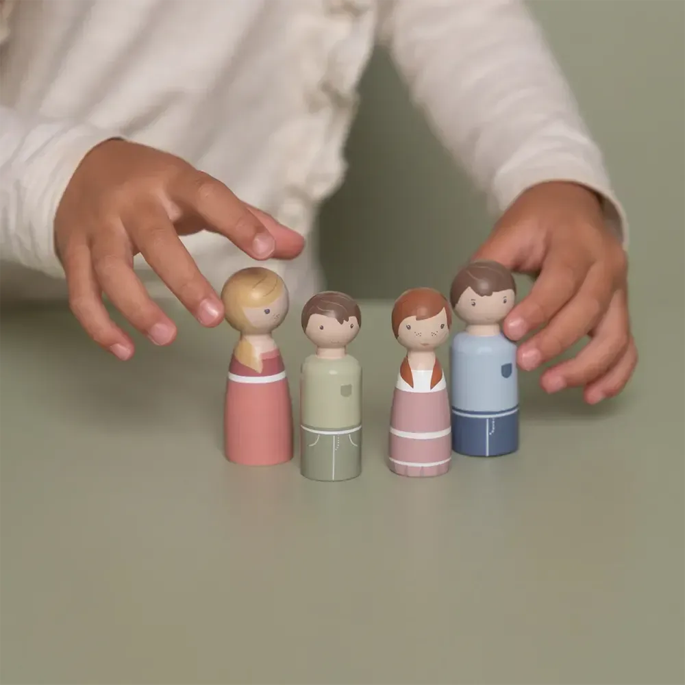 Doll's House Family Peg Doll Set - Rosa