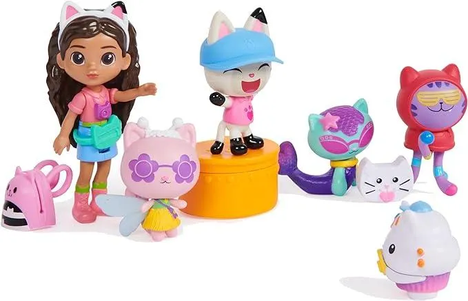 Gabby's Dollhouse - Deluxe Figure Gift Set with 7 Toy Figures and a Surprise