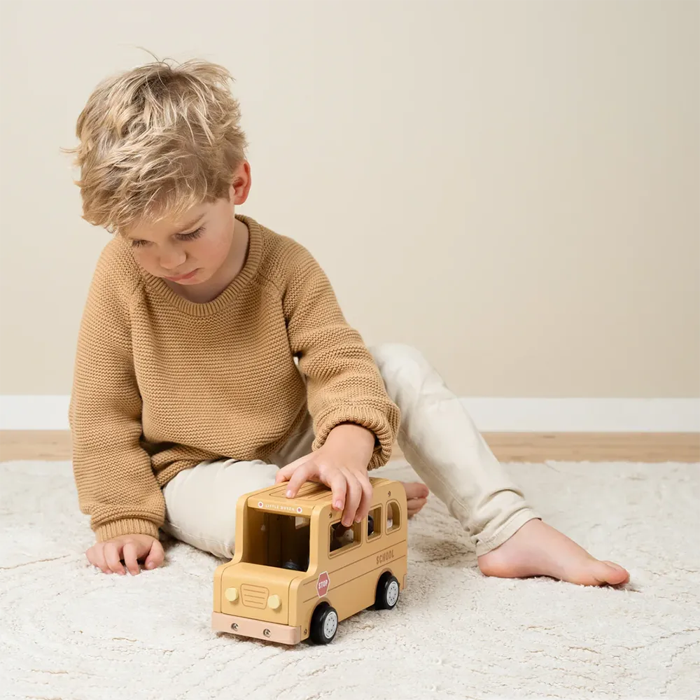 School Bus with 5 Peg Doll Characters